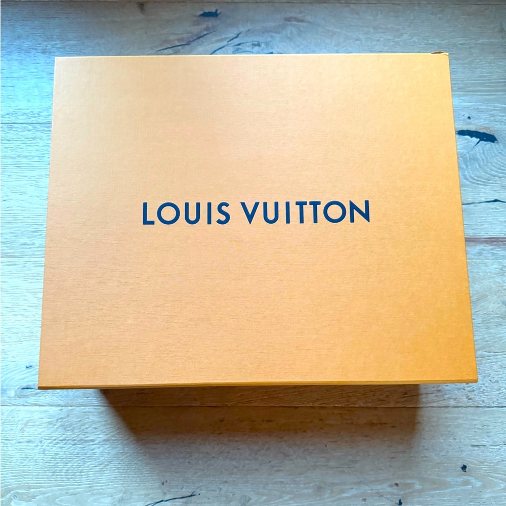 Authentic Extra Large Louis Vuitton Gift Box Magnetic closure price firm!